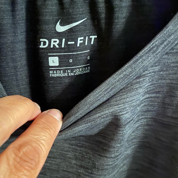 Nike - Picture 2 of 4